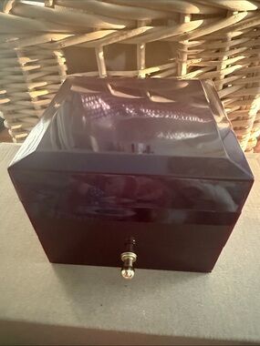 Vintage Small Faux Cherry Wood (Plastic) jewelry Box.